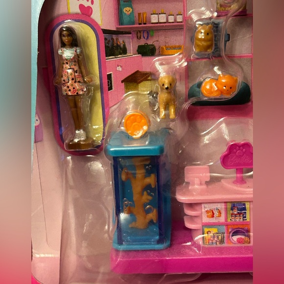 Barbie Land Mini Playset - Per Boutique - Picture 2 of 4
